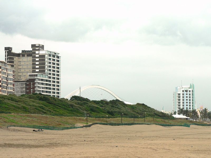 JAR 484.JPG - Durban je přímořské město a protože to byl náš první kontakt s mořem, zastavili jsme i přes nepřízeň počasí u pláže